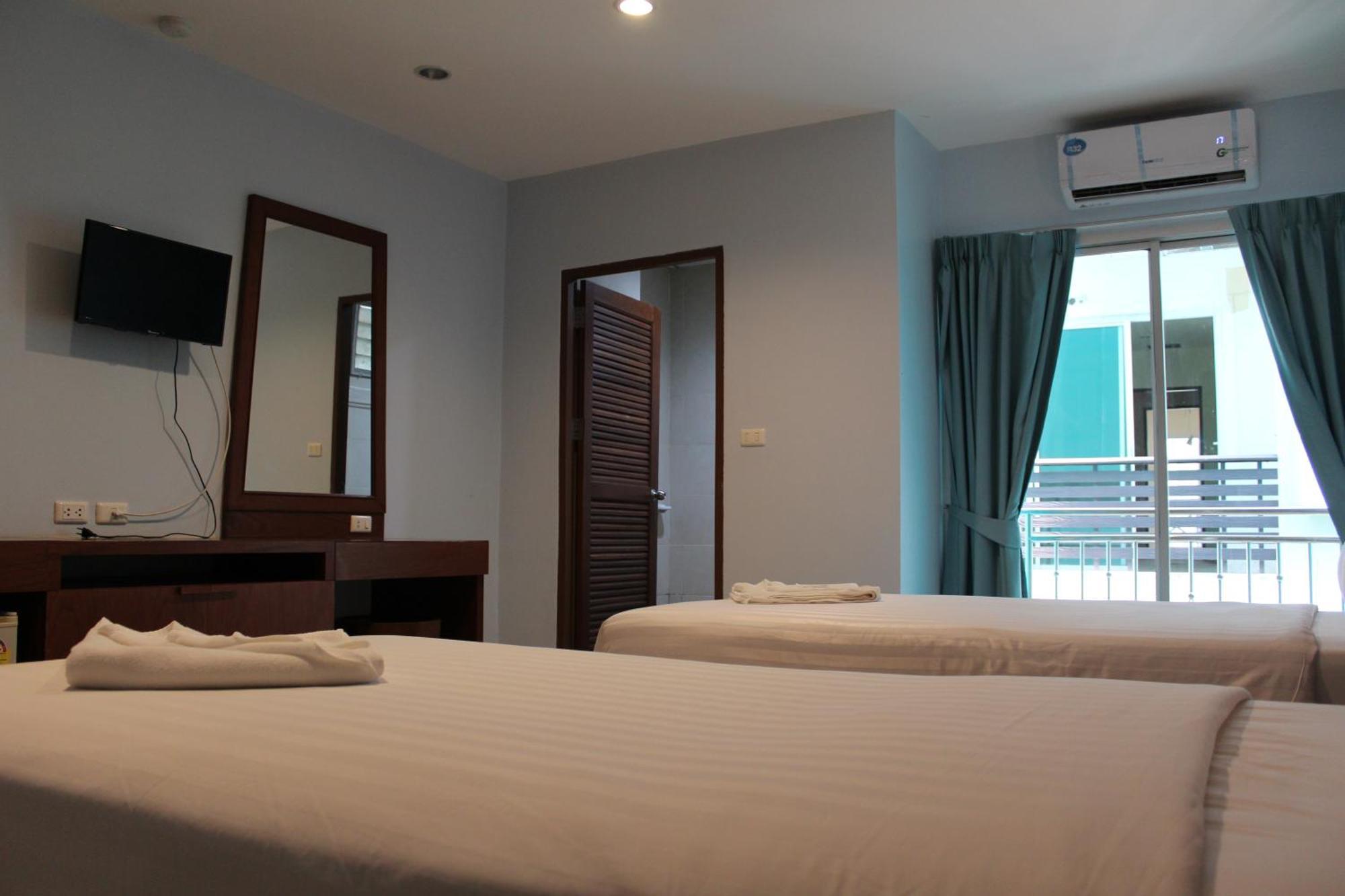 Cokoon Deva Patong Hotel Buitenkant foto
