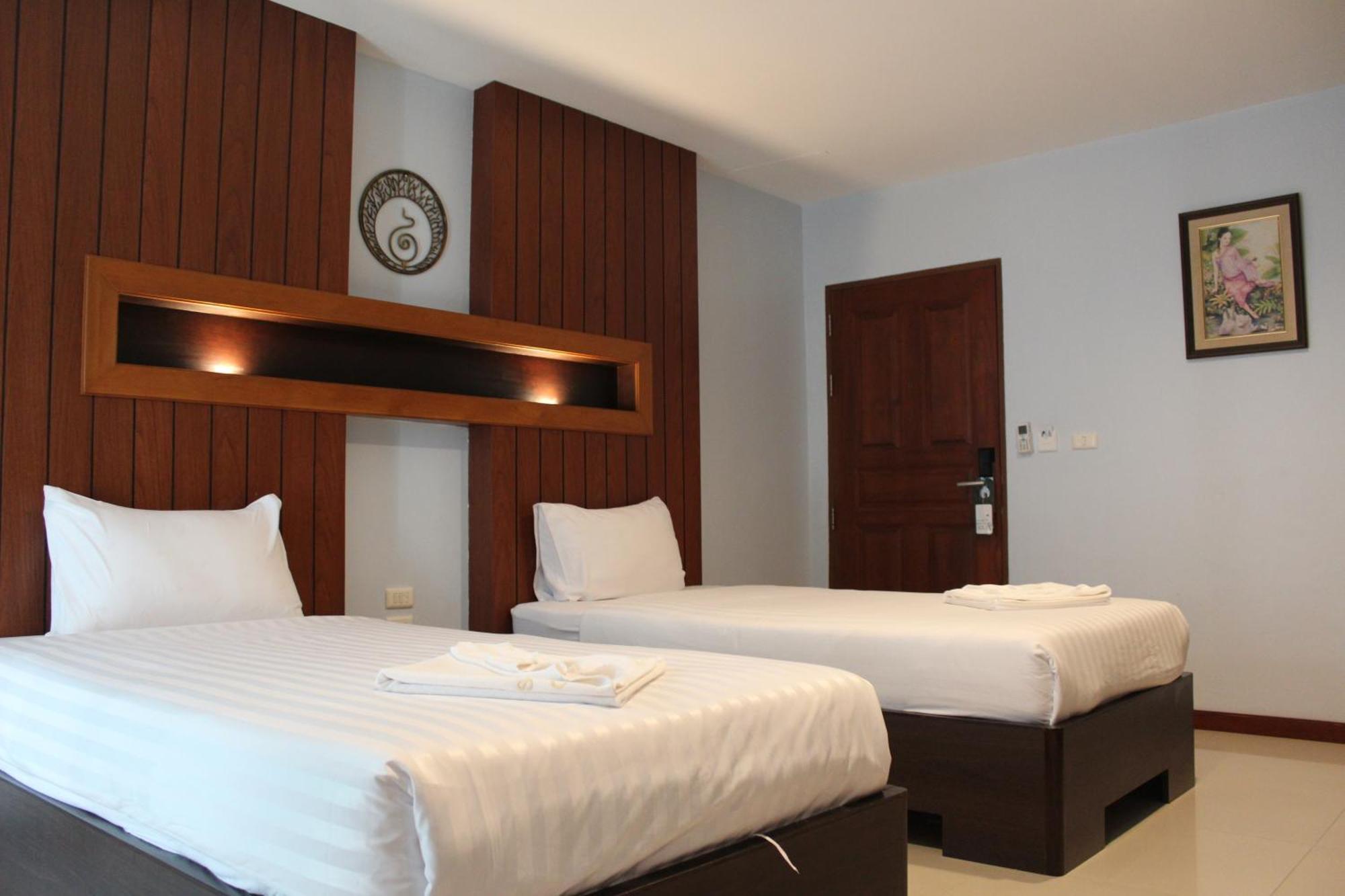 Cokoon Deva Patong Hotel Buitenkant foto